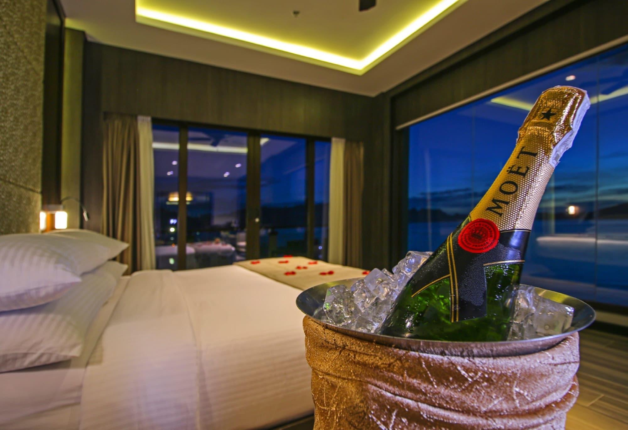 Two Seasons Coron Bayside Hotel Exterior foto