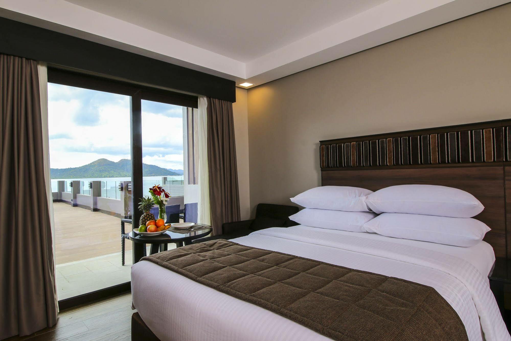 Two Seasons Coron Bayside Hotel Exterior foto