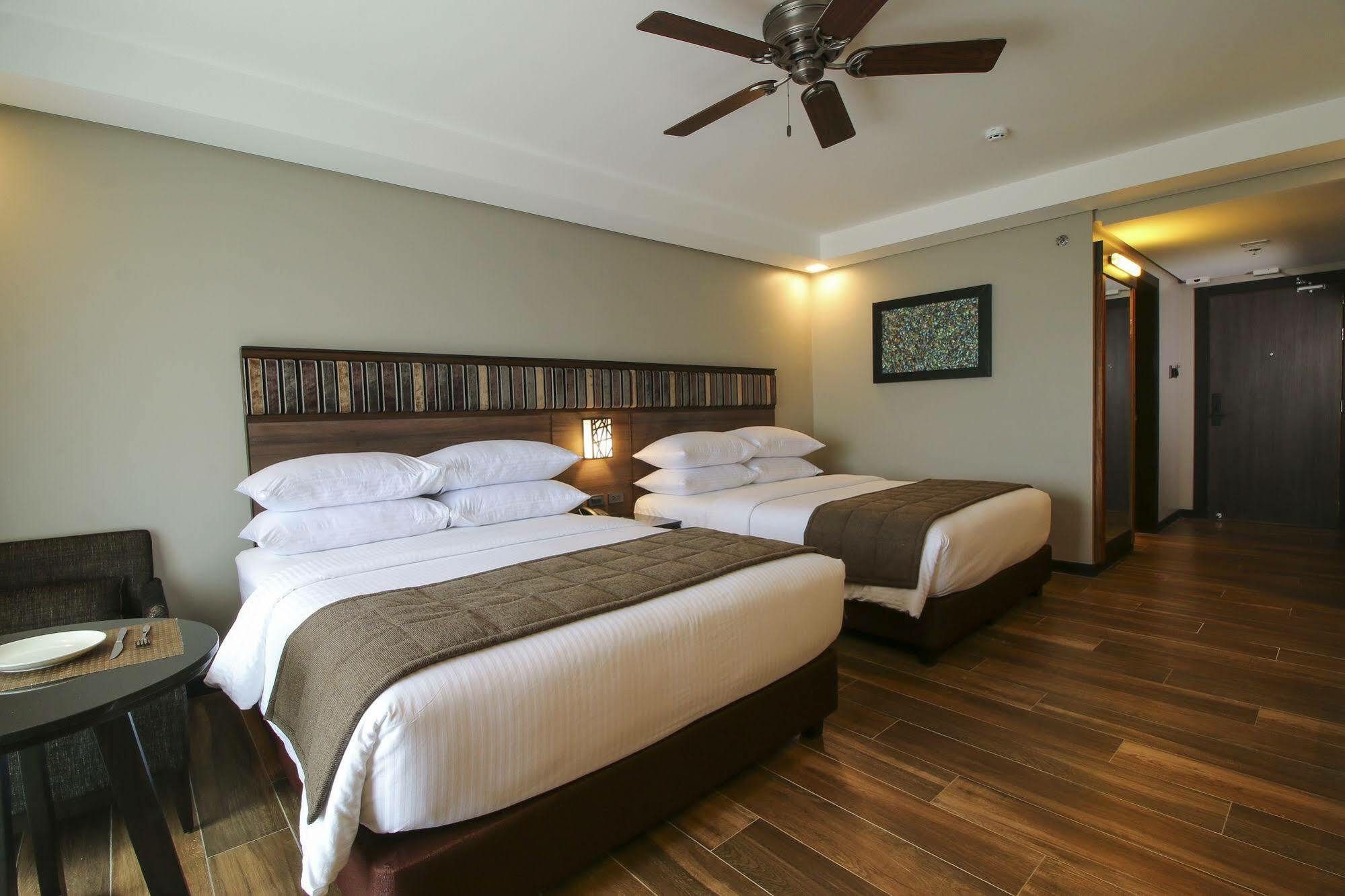 Two Seasons Coron Bayside Hotel Exterior foto